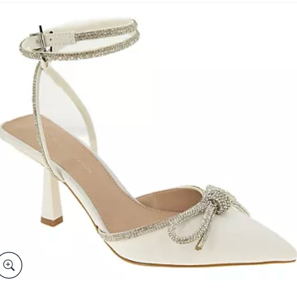 BCBGeneration ILDY - White Crystal Bow Pointy Toe Pump - Size 11